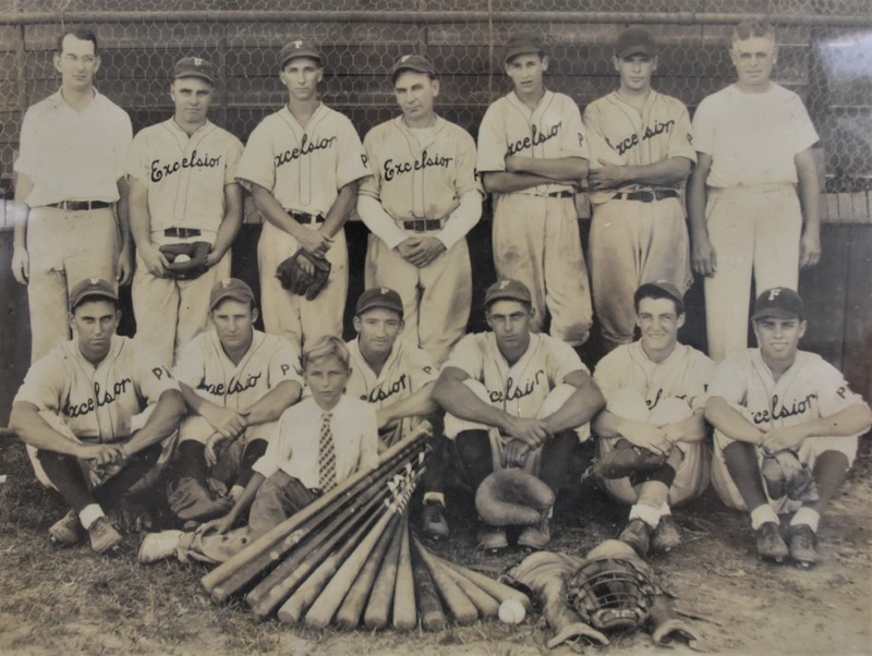 25 - Button Dusters.jpg 25 - Button Dusters.jpg